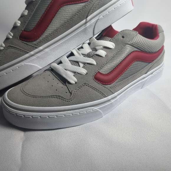 Vans low top sz 11 - Picture 3 of 12